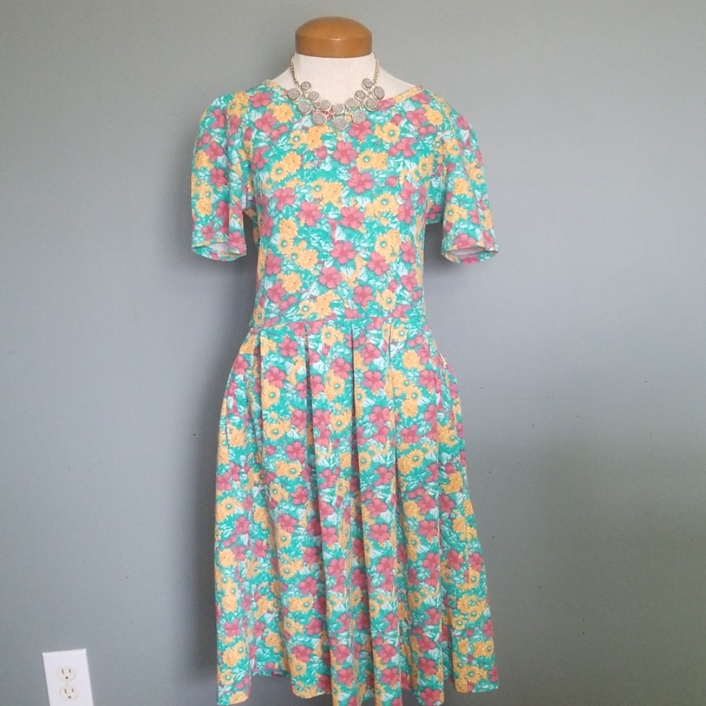 LulaRoe Amelia size M dress